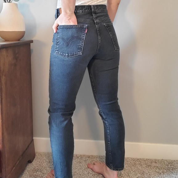 Levi's High Rise Wedgie Ankle Length Cropped Slim Leg Jeans - Picture 3 of 12